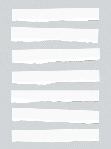 Zerrissene weiße leere Papierstücke werden auf gestreiften Hintergrund geklebt — Stockvektor