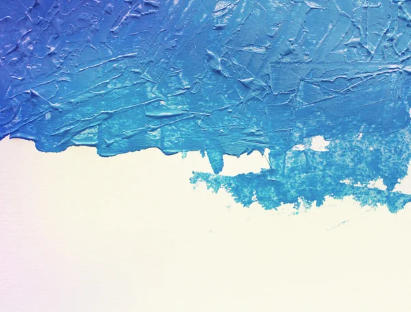Modrá akryl akvarel s kartáčem na bílém papíře. Kopírovat prostor. — Stock fotografie