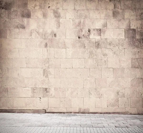 Bloco de cimento desgastado, textura de parede de tijolo com calçada . — Fotografia de Stock