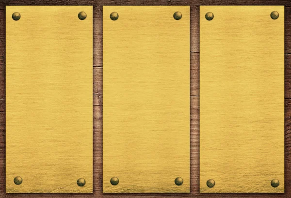 Composition de plaque dorée, bannière sur planche de bois — Photo