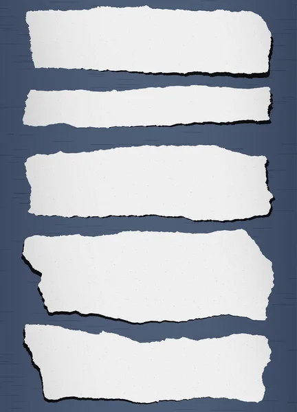 在蓝色背景上的灰色撕裂木纹纸 — 图库矢量图片
