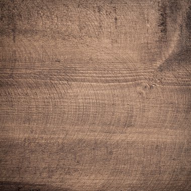 Koyu kahverengi çizik ahşap kesim tahtası. Ahşap doku