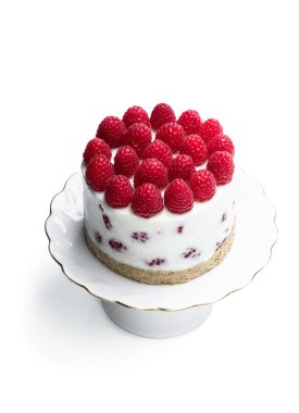 Yoğurt ve böğürtlenli beyaz peynirli pasta yok. 