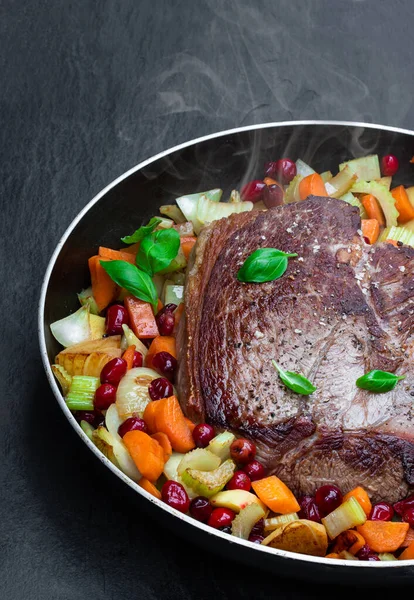 Braised Beef Cranberries Vegetables Black Stone Background — Stock Photo, Image