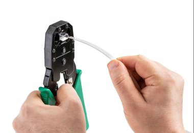 RJ45 Kristal Aracı RJ45 Cat6 Modüler Veri Eklentisi ile beyaz kabloda izole edilmiş düz kabloyu sonlandırmak için hazırlandı 