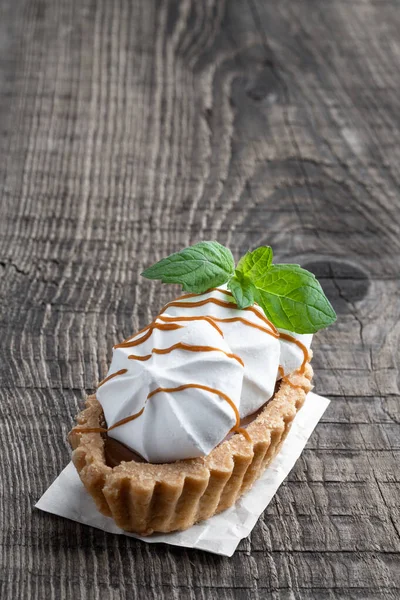 Shortcrust Pastry Meringues Toffee Filling Wooden Table — Stock Photo, Image