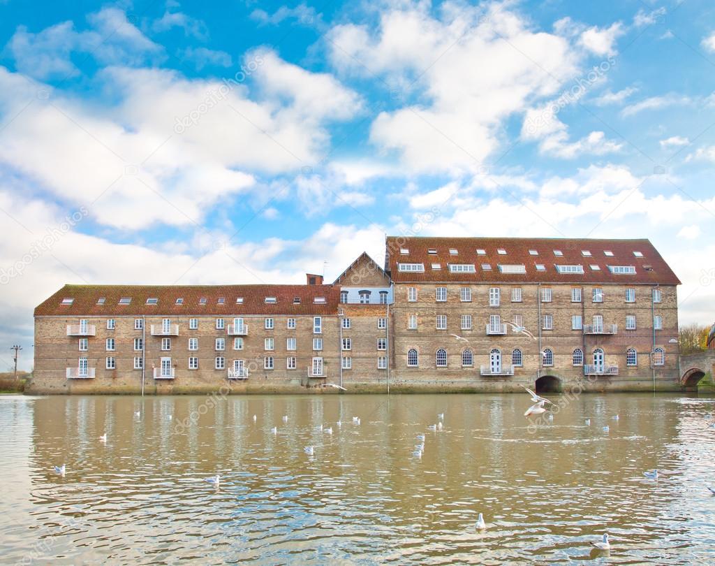 Huntingdon great ouse river bank 2