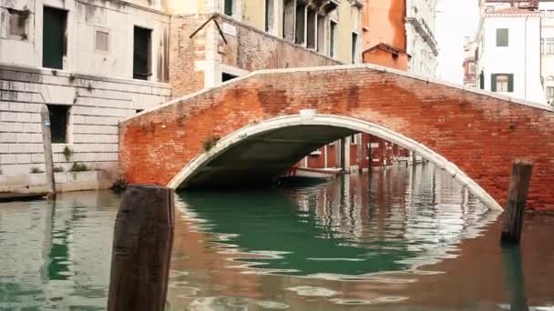 Canal de Venecia en primavera — Vídeo de stock