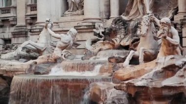 Fontana di Trevi, Roma'daki ünlü aşk Çeşmesi
