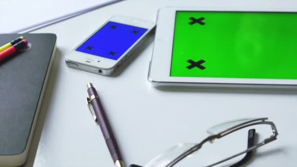 Woman using tablet computer. Customisable Screen — Stock Video