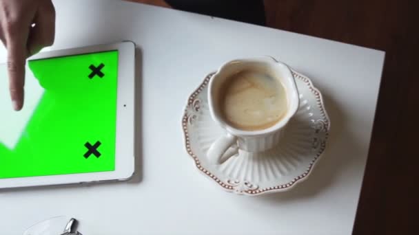 Woman using tablet computer. Customisable Screen — Stock Video