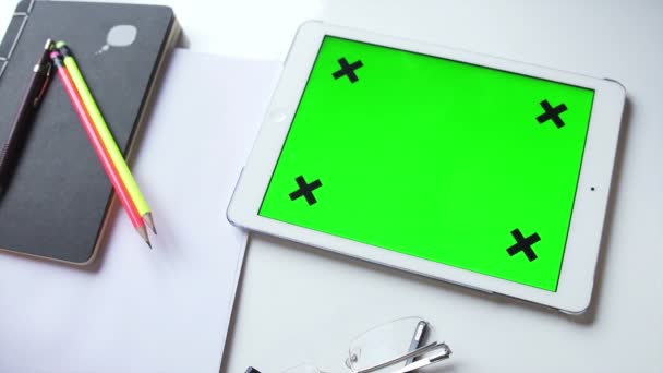 Woman using tablet computer. Customisable Screen — Stock Video