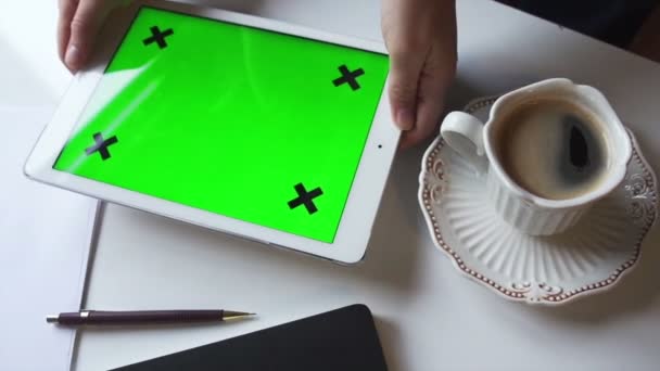 Woman using tablet computer. Customisable Screen — Stock Video