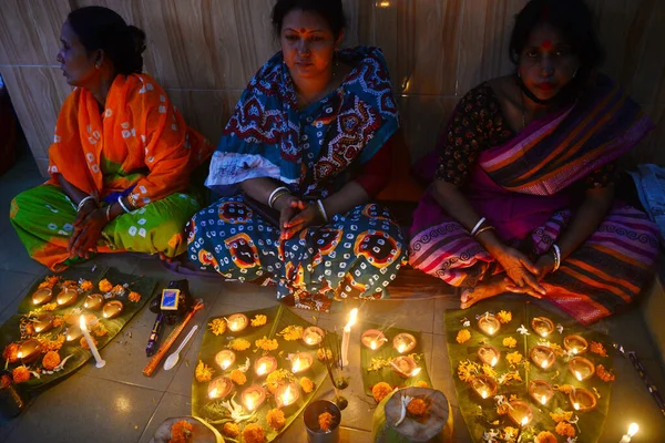 Devotos Oferecem Orações Templo Shri Shri Lokanath Brahmachari Ashram Durante — Fotografia de Stock