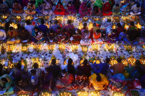 Devotos Oferecem Orações Templo Shri Shri Lokanath Brahmachari Ashram Durante — Fotografia de Stock