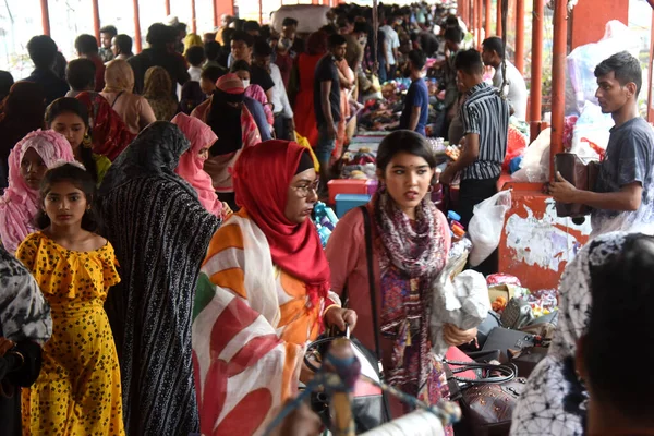 Nsanlar Ihtiyaçlarını Satın Almak Için Kasım 2020 Dhaka Bangladeş Teki — Stok fotoğraf