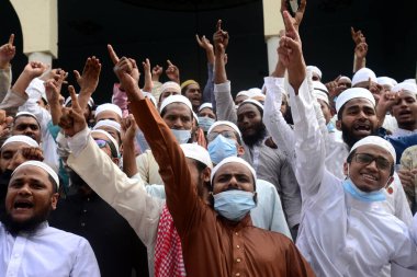 Müslümanların aktivisti, 27 Kasım 2020 'de Dhaka, Bangladeş' teki Jumma Namazı sonrası heykel inşasına karşı bir protesto alayı düzenledi.