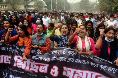 İktidar partisi Awami Ligi 'nin öğrenci kanatları olan Chhatra Ligi aktivistleri, 6 Aralık 2020' de Dhaka 'daki Kushtia şehrindeki Şeyh Müjibur Rahmanin' in heykelciliğinin yıkımına karşı bir protesto mitingi düzenledi.