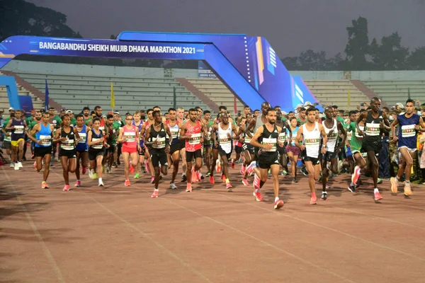 Bangladesh Corridori Stranieri Partecipano Alla Bangabandhu Sheikh Mujib Dhaka Marathon — Foto Stock
