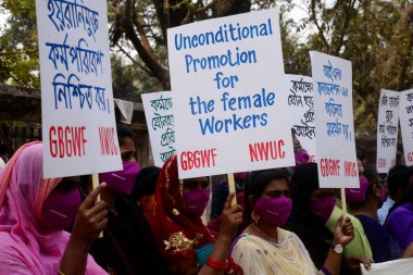 Bangladeşli kadınlar 8 Mart 2021 'de Bangladeş' in Dhaka kentinde düzenlenen Uluslararası Kadın Günü kutlamalarına katıldılar..