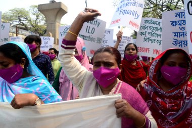 Bangladeşli kadınlar 8 Mart 2021 'de Bangladeş' in Dhaka kentinde düzenlenen Uluslararası Kadın Günü kutlamalarına katıldılar..