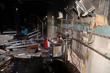 Hasarlı tıbbi malzeme ve yataklar, 17 Mart 2021 'de Bangladeş' in Dhaka kentindeki Dhaka Tıp Fakültesi ve Hastanesi 'nin COVID-19 Coronavirus Yoğun Bakım Birimi' nde (ICU) görüldü. En az üç COVID-19 hastası...