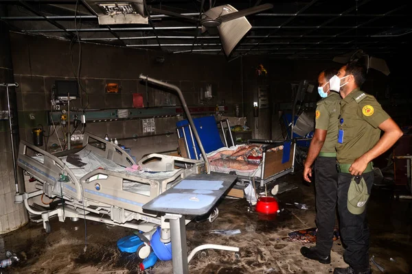 Hasarlı tıbbi malzeme ve yataklar, 17 Mart 2021 'de Bangladeş' in Dhaka kentindeki Dhaka Tıp Fakültesi ve Hastanesi 'nin COVID-19 Coronavirus Yoğun Bakım Birimi' nde (ICU) görüldü. En az üç COVID-19 hastası...