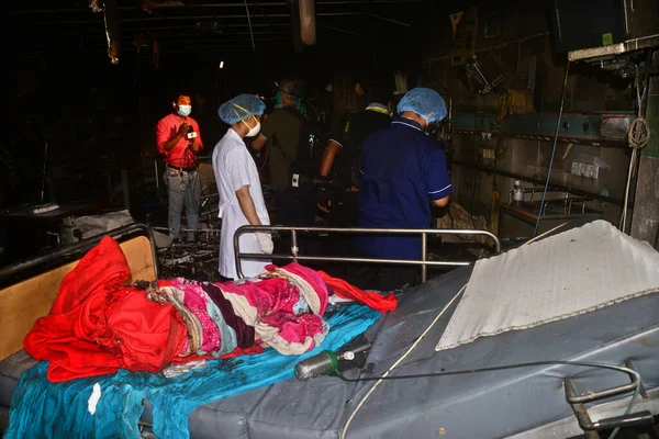 Hasarlı tıbbi malzeme ve yataklar, 17 Mart 2021 'de Bangladeş' in Dhaka kentindeki Dhaka Tıp Fakültesi ve Hastanesi 'nin COVID-19 Coronavirus Yoğun Bakım Birimi' nde (ICU) görüldü. En az üç COVID-19 hastası...