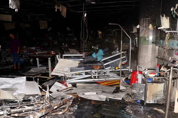 Hasarlı tıbbi malzeme ve yataklar, 17 Mart 2021 'de Bangladeş' in Dhaka kentindeki Dhaka Tıp Fakültesi ve Hastanesi 'nin COVID-19 Coronavirus Yoğun Bakım Birimi' nde (ICU) görüldü. En az üç COVID-19 hastası...