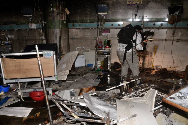 Hasarlı tıbbi malzeme ve yataklar, 17 Mart 2021 'de Bangladeş' in Dhaka kentindeki Dhaka Tıp Fakültesi ve Hastanesi 'nin COVID-19 Coronavirus Yoğun Bakım Birimi' nde (ICU) görüldü. En az üç COVID-19 hastası...