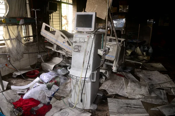 Hasarlı tıbbi malzeme ve yataklar, 17 Mart 2021 'de Bangladeş' in Dhaka kentindeki Dhaka Tıp Fakültesi ve Hastanesi 'nin COVID-19 Coronavirus Yoğun Bakım Birimi' nde (ICU) görüldü. En az üç COVID-19 hastası...