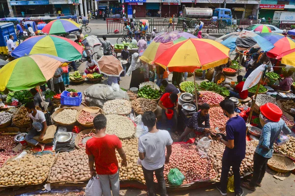 Люди Собираются Овощном Рынке Купить Свои Потребности Время Введения Строгой — стоковое фото