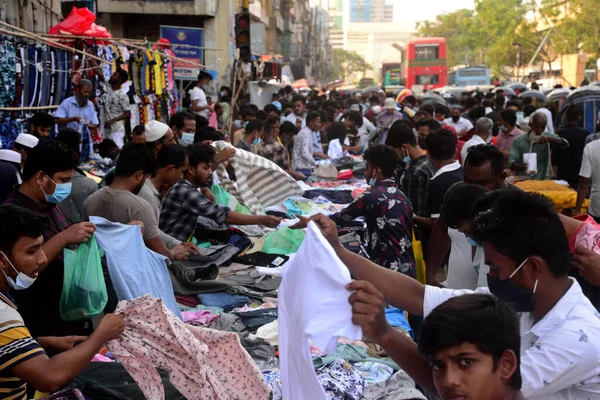 Pessoas Reúnem Mercado Rua Para Fazer Compras Frente Eid Fitr — Fotografia de Stock