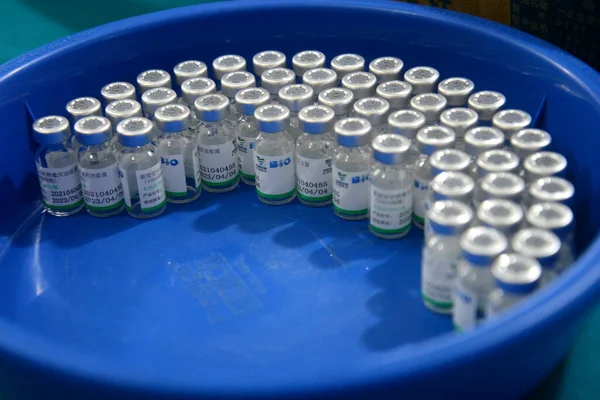 Kiürült Kínai Sinopharm Covid Vakcina Ampullák Láthatók Bangladesi Dhaka Medical — Stock Fotó