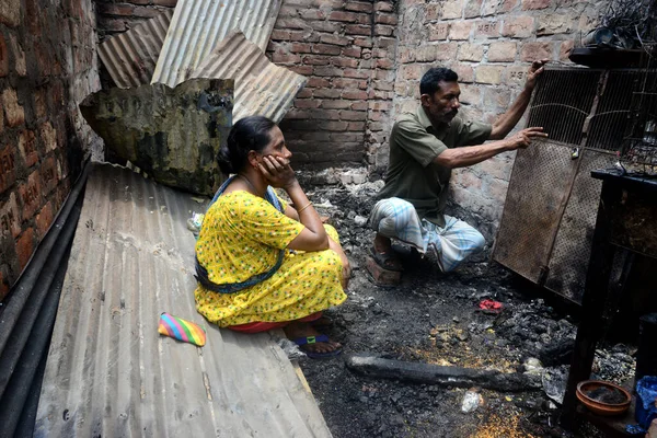 Moradores Favelas Bangladesh Viram Procurar Seus Pertences Domésticos Após Incêndio — Fotografia de Stock