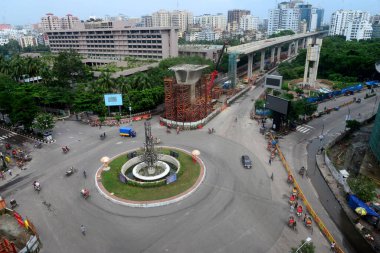 2 Temmuz 2021 'de Bangladeş' in Dhaka kentindeki Covid-19 Coronavirus tecridi sırasında boş bir yol manzarası. Bangladeşli yetkililer, koronavirüs enfeksiyonları ve koronavirüsle ilgili artışlar nedeniyle ülke genelinde bir hafta süresince genel tecrit uyguladı.