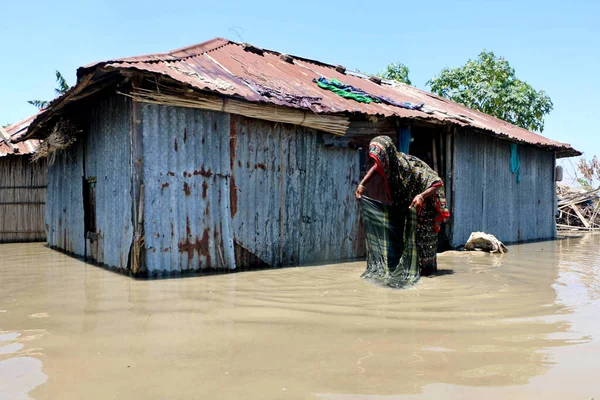 Las Personas Afectadas Por Las Inundaciones Ven Distrito Bogra Bangladesh — Foto de Stock