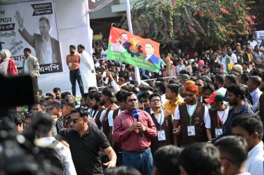 Bangladeş Milliyetçi Partisi (BNP) destekçileri 8 Şubat 2026 tarihinde Bangladeş 'in Dhaka kentindeki Cantonment Thana' da düzenlenen seçim kampanyası mitinginde bir araya geldiler..