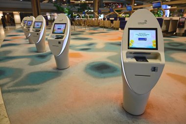 Singapur, 18 Şubat 2026: Singapur Changi Havalimanı 3 'teki self-servis kontrol gişeleri, otomasyon, bağlantısız seyahat teknolojisi ve Asya' daki modern havacılık altyapısı sergileniyor