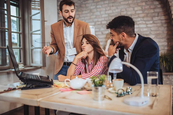 Gente Negocios Trabajando Equipo Oficina — Foto de Stock