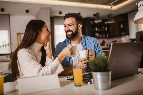 Gelukkige Paar Genieten Van Het Werk Van Thuis Gelukkig Paar — Stockfoto