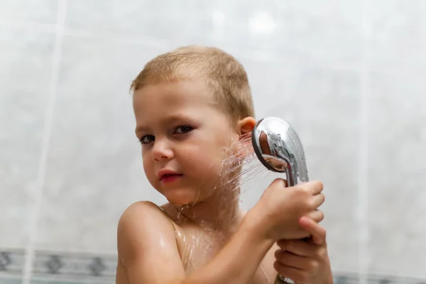 Roztomilý Šťastný Úsměv Legrační Svlečený Chlapec Dítě Blond Vlasy Při — Stock fotografie