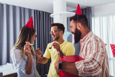 Partideki en iyi arkadaşlar grubu. Kutlama, arkadaşlar, parti ve doğum günü konsepti