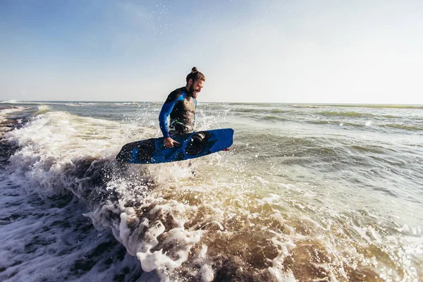 Surfista Con Tabla Surf Playa Actividad Deportiva Verano —  Fotos de Stock