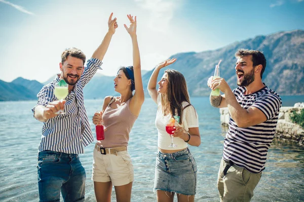 Άνθρωποι Γιορτή Παραλία Κόμμα Καλοκαίρι Διακοπές Έννοια Διακοπές — Φωτογραφία Αρχείου