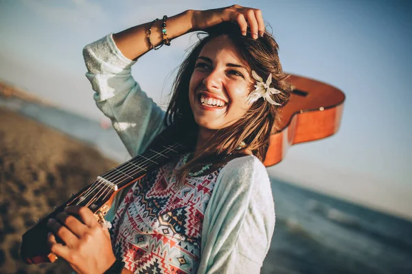 Young Woman Guitar Beach Sunset — Stock Photo, Image