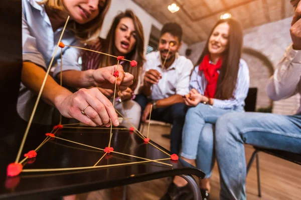 Equipe Negócios Divertindo Treinamento Corporativo Atividade Construção Equipe Engraçada Jogando — Fotografia de Stock