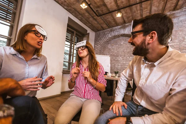 Business Team Das Spaß Firmentraining Hat Lustige Teambuilding Aktivitäten Spiele — Stockfoto