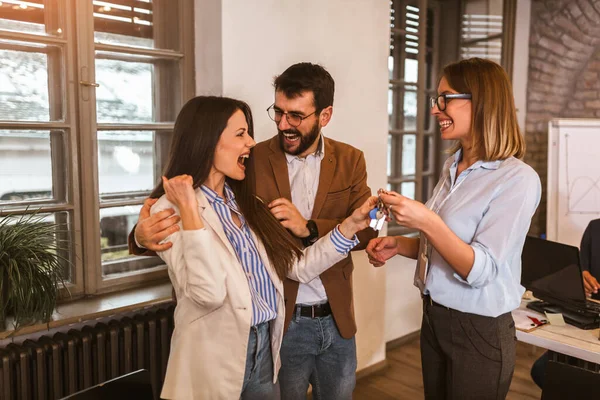 Happy Smiling Young Couple Holding Keys New House — Foto de Stock