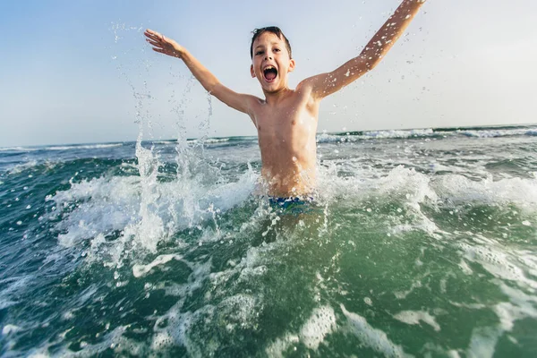 Gelukkig Kind Dat Zee Speelt Dat Joch Heeft Plezier Buiten — Stockfoto